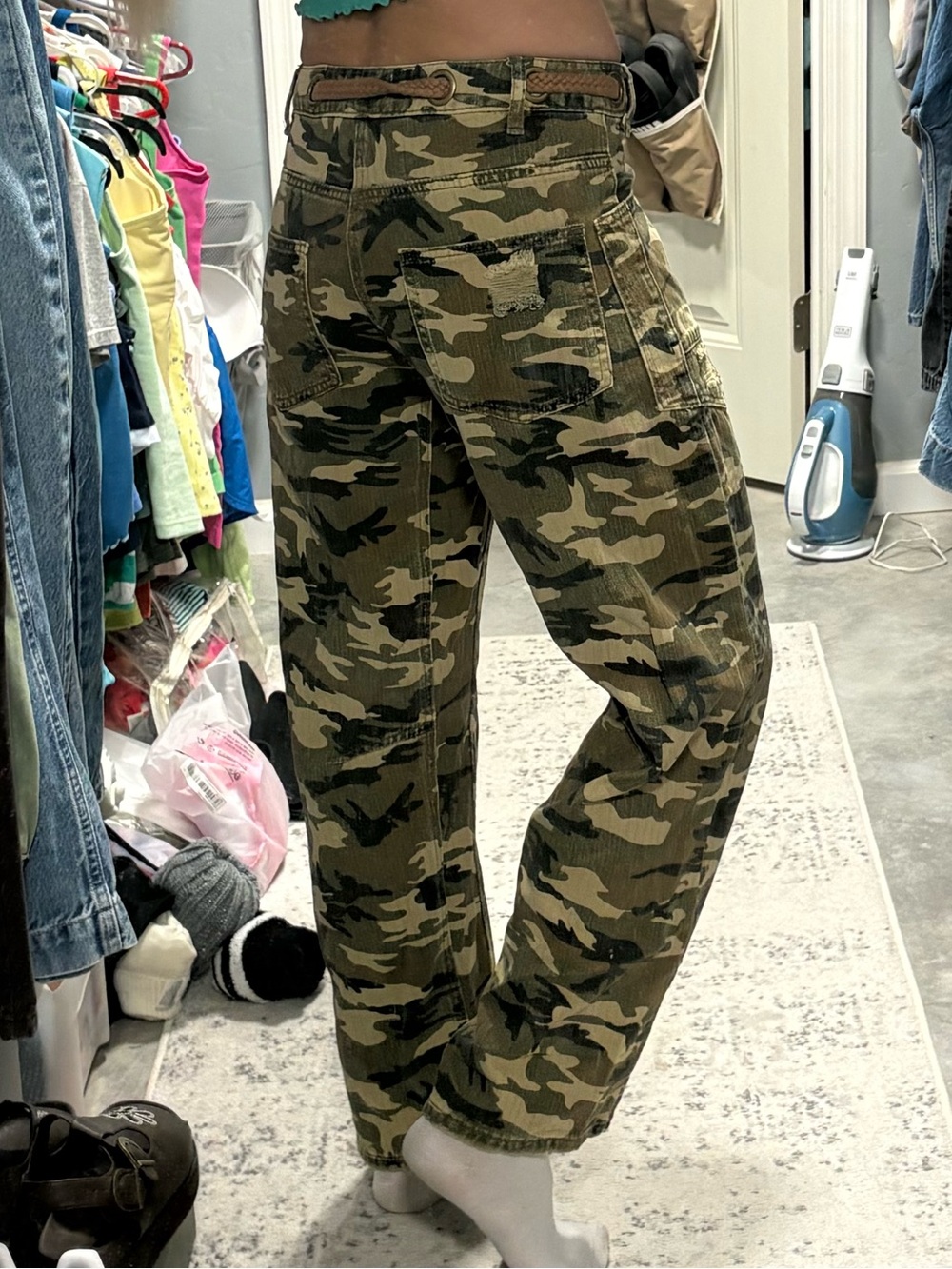 Free People “Look Alike” Moxie Barrel Jeans - Picture 3 of 7